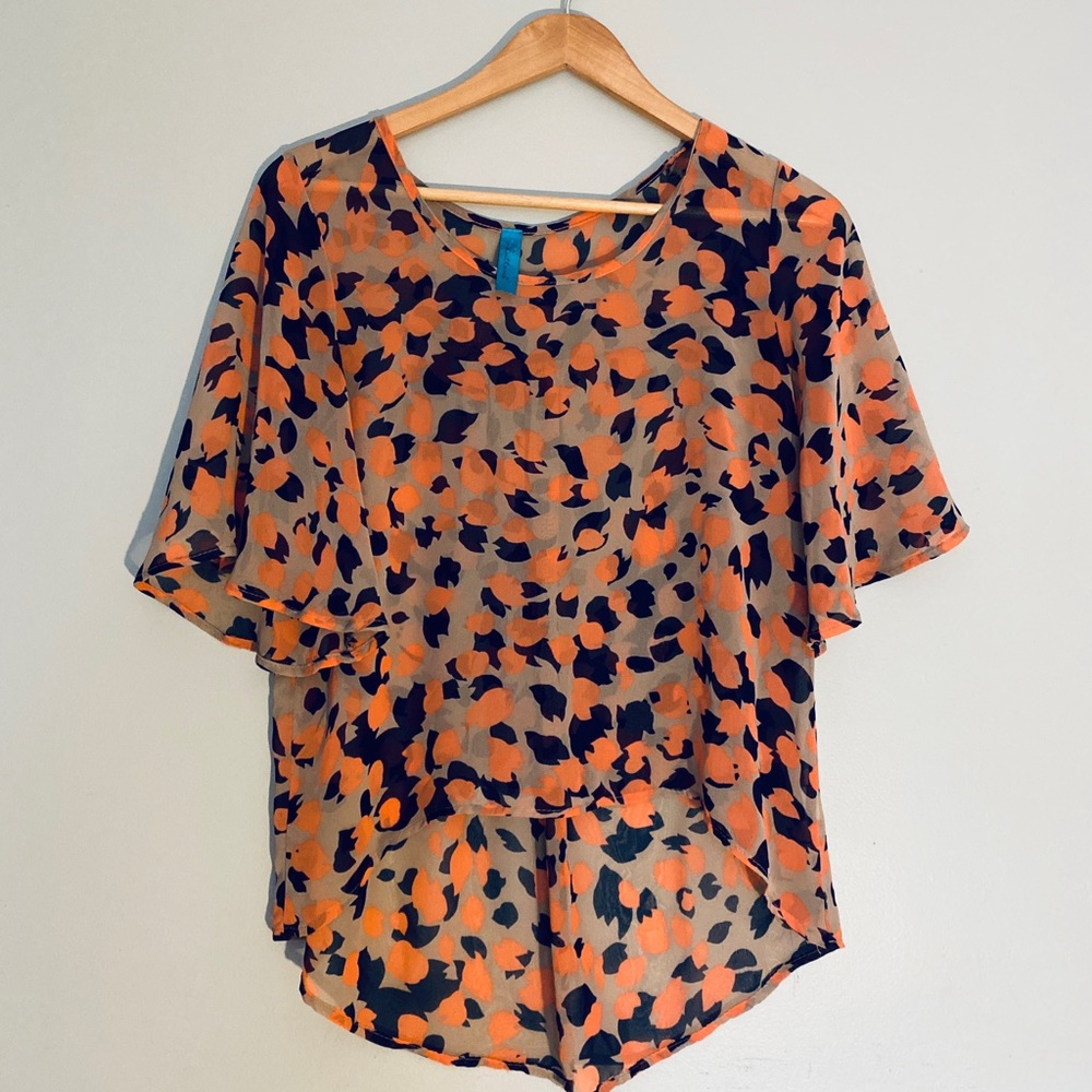 Hi-Lo Pattern Blouse - Picture 3 of 7